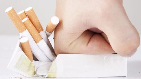 Nenadna opustitev kajenja, ki povzroča motnje v delovanju telesa